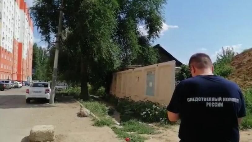 Неподалеку от дома № 95-а по улице Фридриха Энгельса в городе Энгельсе был обнаружен младенец в целлофановом пакете - РИА Новости, 1920, 09.07.2021