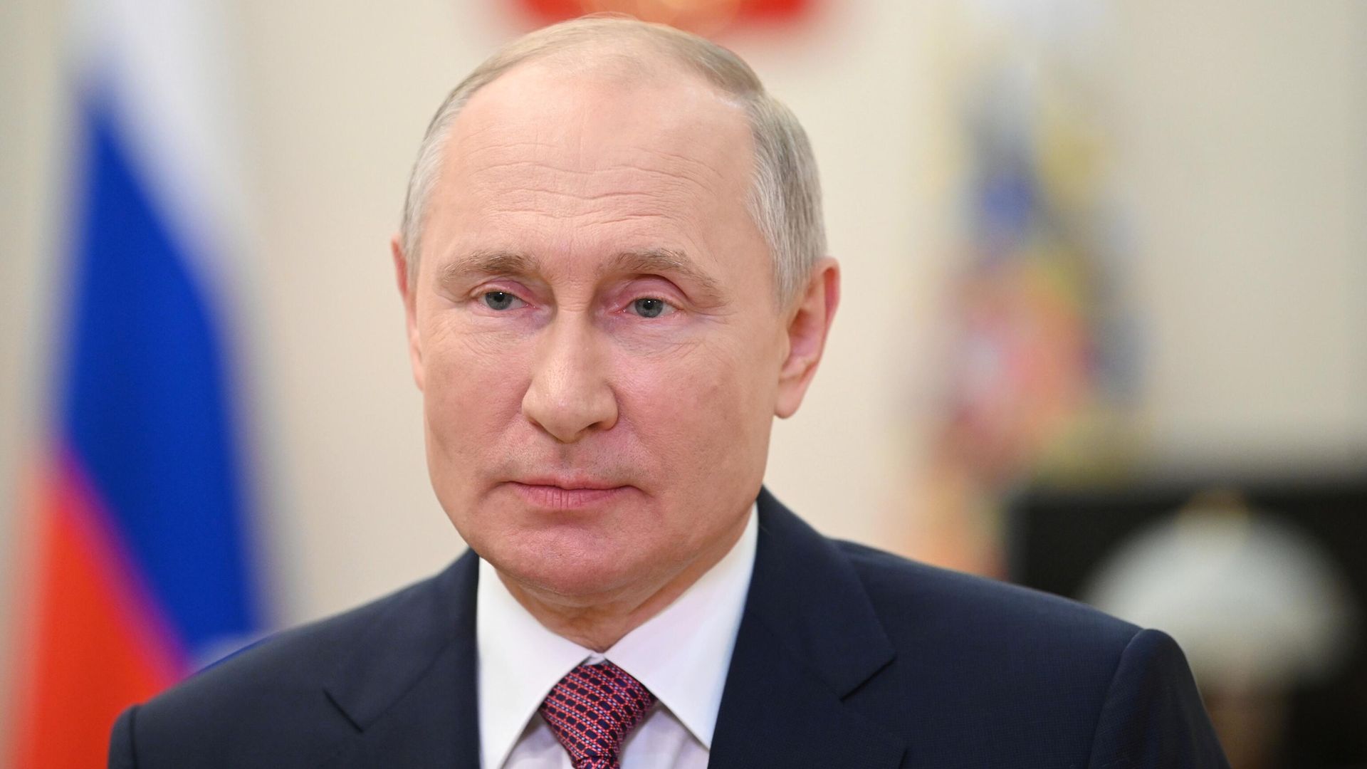 Президент РФ Владимир Путин поздравляет в видеообращении выпускников вузов с завершением обучения Президент РФ Владимир Путин поздравляет в видеообращении выпускников вузов с завершением обучения - РИА Новости, 1920, 19.07.2021