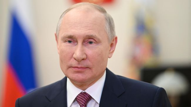 Президент РФ Владимир Путин поздравляет в видеообращении выпускников вузов с завершением обучения