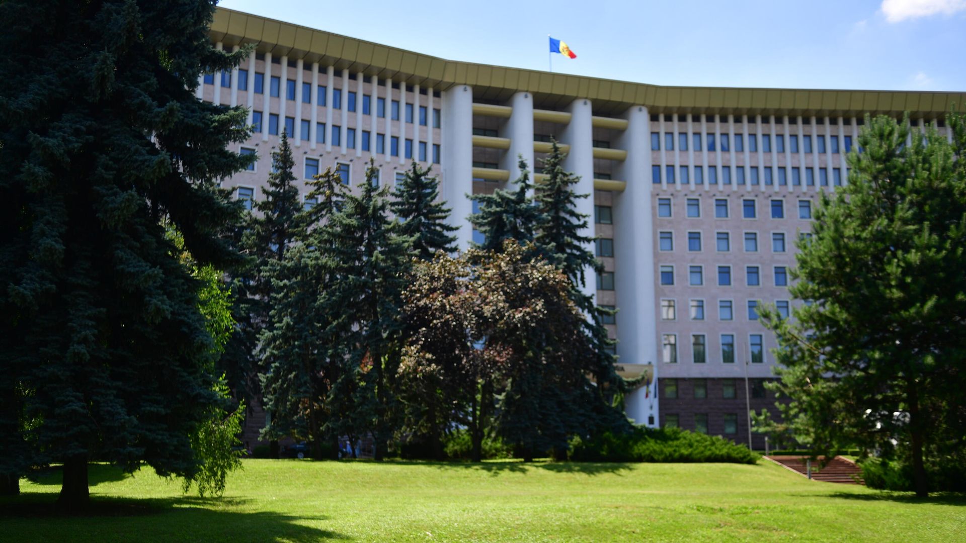 Здание парламента Молдавии в Кишиневе Здание парламента Молдавии в Кишиневе - РИА Новости, 1920, 22.09.2022
