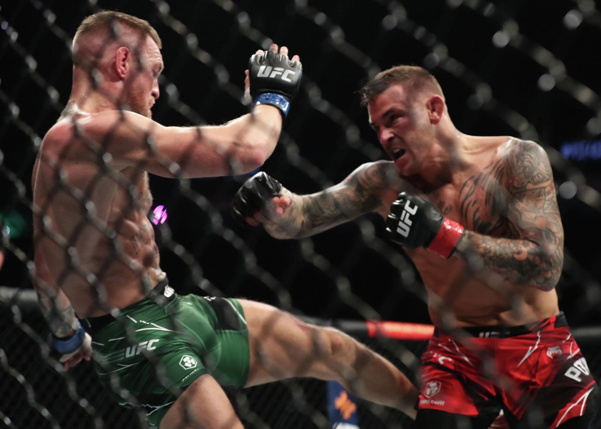 Бой между Конором Макгрегором и Дастином Порье на UFC 264 Бой между Конором Макгрегором и Дастином Порье на UFC 264 - РИА Новости, 1920, 11.07.2021