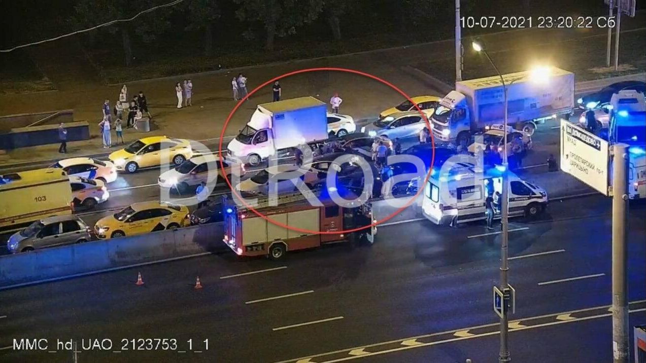 ДТП с участием десяти машин на Каширском шоссе в Москве ДТП с участием десяти машин на Каширском шоссе в Москве - РИА Новости, 1920, 11.07.2021