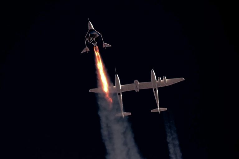 Стар космического корабля VSS Unity компании Virgin Galactic с Ричардом Брэнсоном на борту Стар космического корабля VSS Unity компании Virgin Galactic с Ричардом Брэнсоном на борту