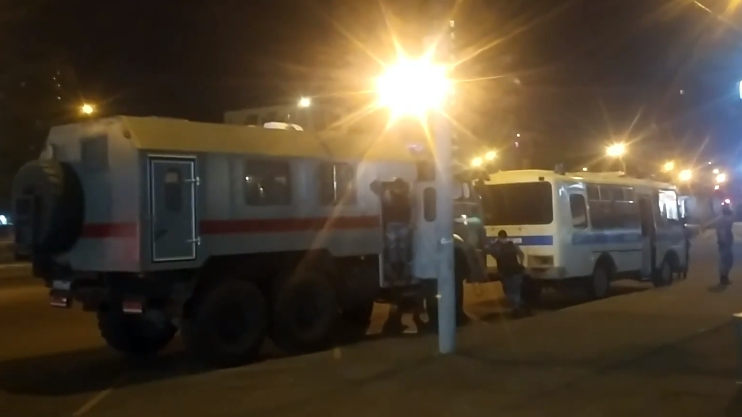 Видео с места массовой драки у метро Кузьминки Видео с места массовой драки у метро Кузьминки - РИА Новости, 1920, 13.07.2021