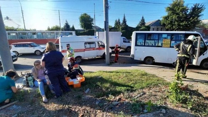 ДТП на улице Танкистов в Саратове ДТП на улице Танкистов в Саратове - РИА Новости, 1920, 13.07.2021
