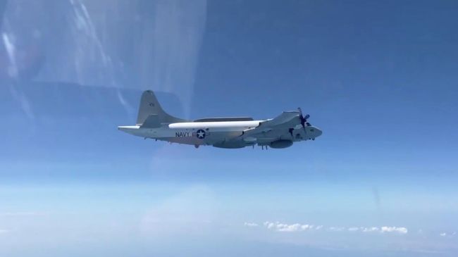 Истребитель Су-30 сопроводил американский самолет-разведчик