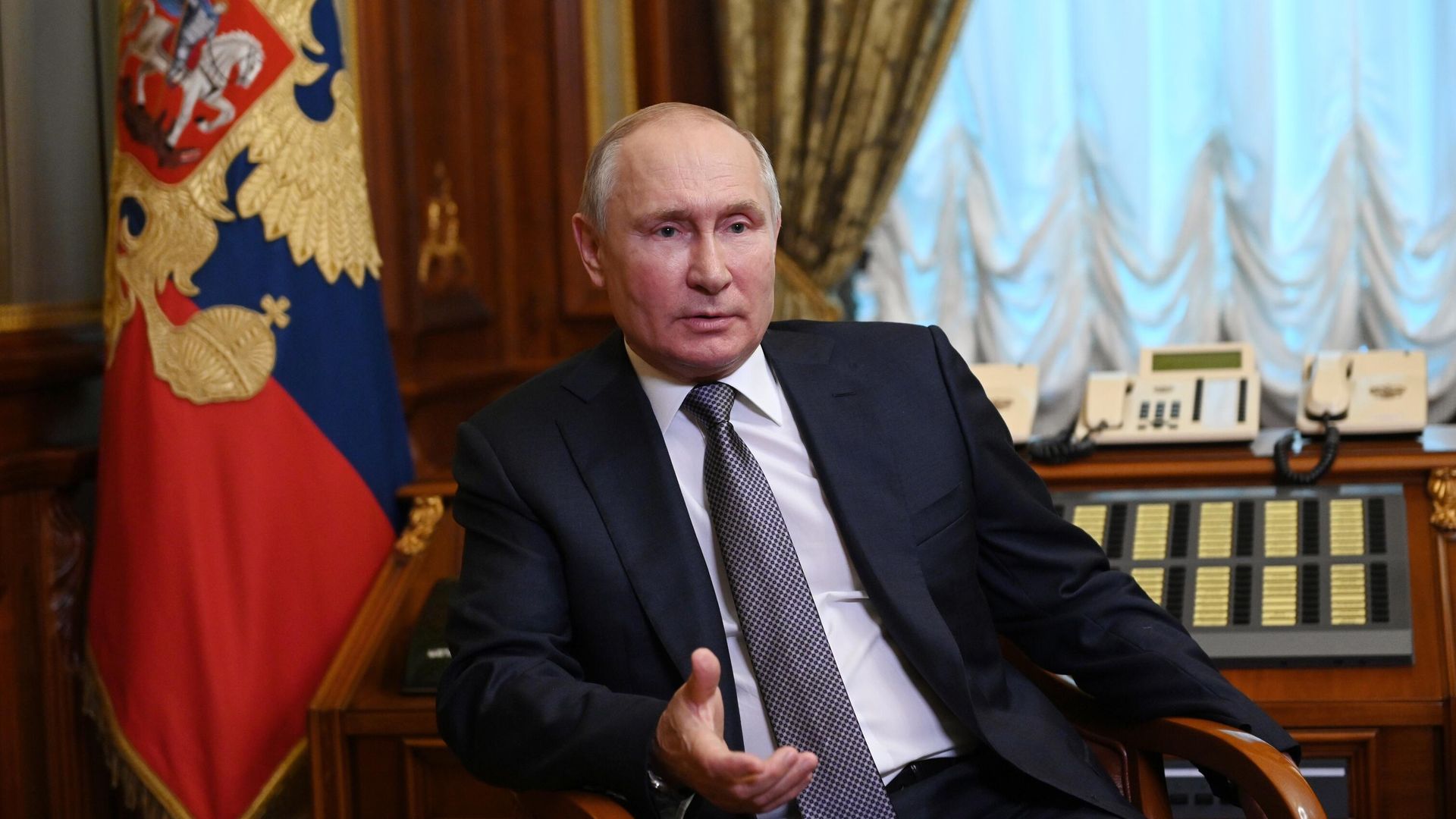 Президент России Владимир Путин отвечает на вопросы о статье Об историческом единстве русских и украинцев - РИА Новости, 1920, 14.07.2021