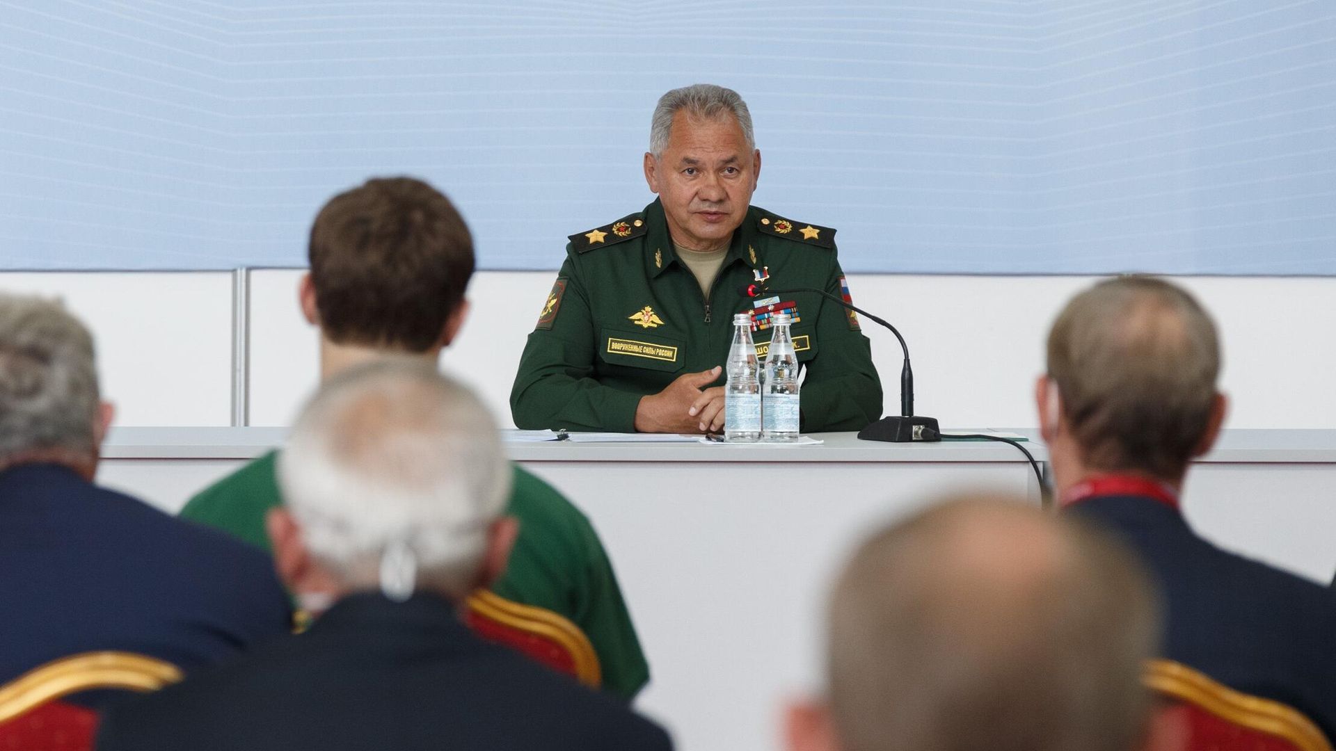 Министр обороны РФ, генерал армии Сергей Шойгу во время встречи с коллективом Ростовского вертолетного производственного комплекса Роствертол Министр обороны РФ, генерал армии Сергей Шойгу во время встречи с коллективом Ростовского вертолетного производственного комплекса Роствертол - РИА Новости, 1920, 14.07.2021