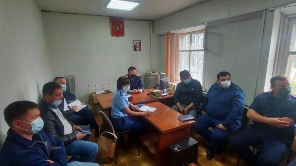 Совещание по поводу обнаружения изрезанного тела младенца в селе Ильинка Республики Бурятия Совещание по поводу обнаружения изрезанного тела младенца в селе Ильинка Республики Бурятия - РИА Новости, 1920, 15.07.2021