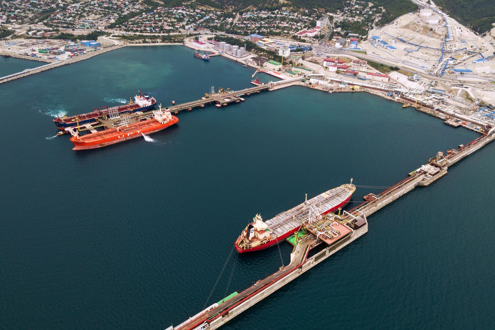 Нефтяной терминал Шесхарис в Новороссийске Нефтяной терминал Шесхарис в Новороссийске - РИА Новости, 1920, 05.03.2022
