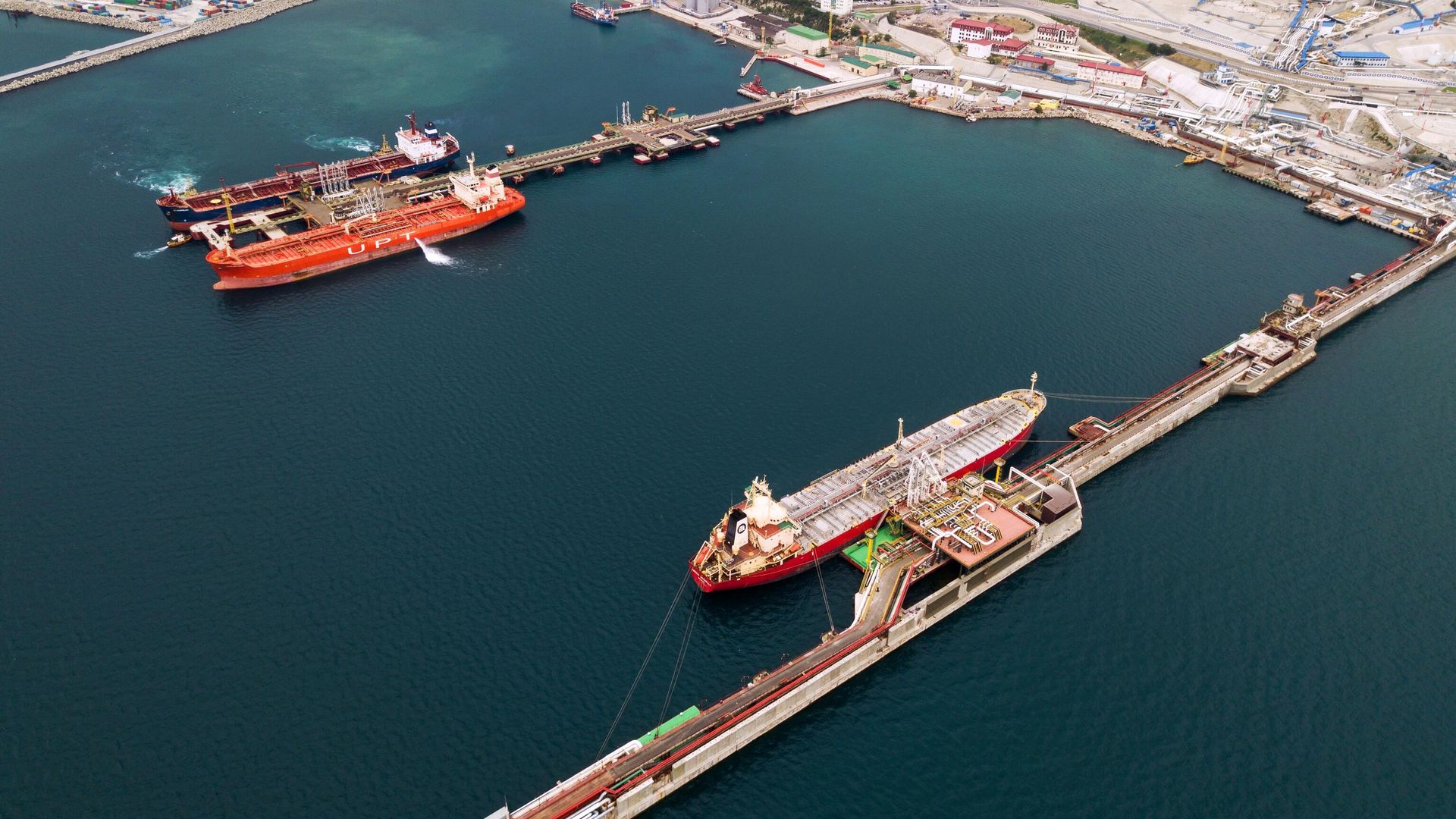 Нефтяной терминал в Новороссийске Нефтяной терминал в Новороссийске - РИА Новости, 1920, 20.05.2022