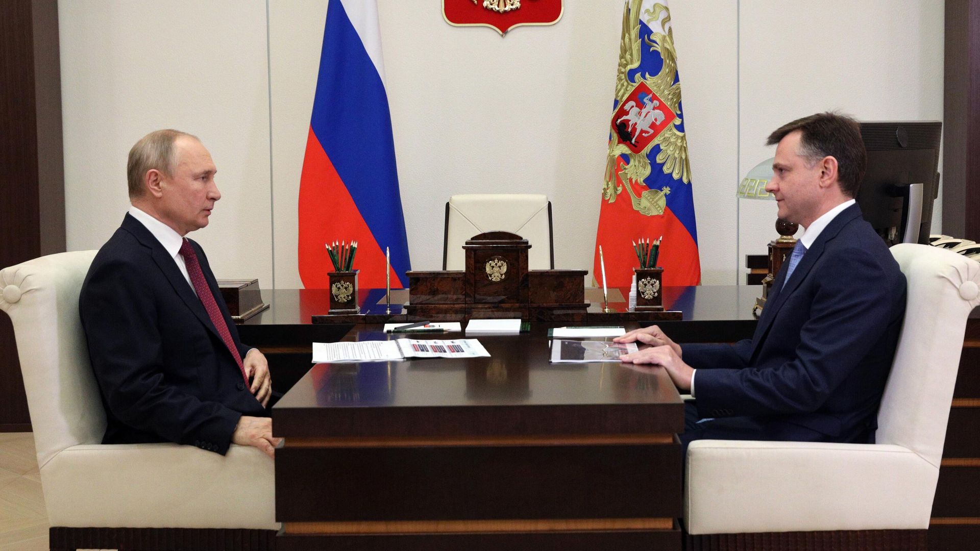 Президент РФ Владимир Путин и генеральный директор, председатель правления ПАО ОАК Юрий Слюсарь Президент РФ Владимир Путин и генеральный директор, председатель правления ПАО ОАК Юрий Слюсарь - РИА Новости, 1920, 04.11.2024