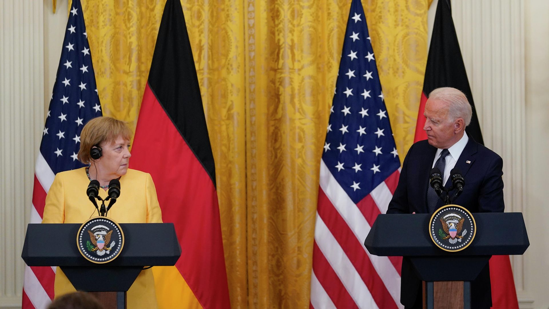 Президент США Джо Байден и канцлер ФРГ Ангела Меркель на пресс-конференции в Белом доме Президент США Джо Байден и канцлер ФРГ Ангела Меркель на пресс-конференции в Белом доме - РИА Новости, 1920, 16.07.2021