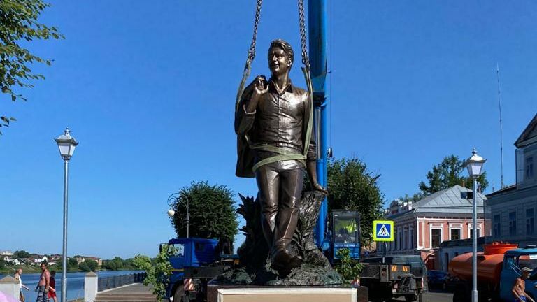 Установка памятника Андрею Дементьеву в Твери Установка памятника Андрею Дементьеву в Твери - РИА Новости, 1920, 16.07.2021