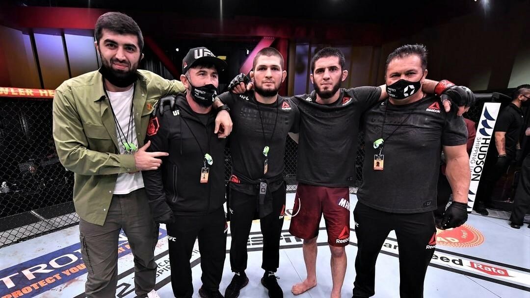 Ислам Махачев и его команда на UFC 258 Ислам Махачев и его команда на UFC 258 - РИА Новости, 1920, 16.07.2021