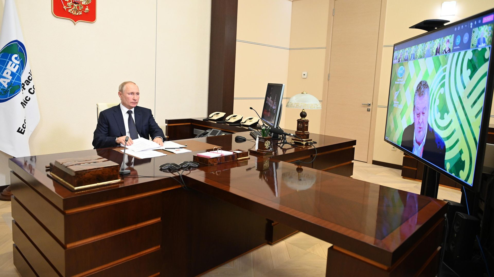 Президент РФ Владимир Путин участвует в неформальной встрече лидеров экономик форума АТЭС Президент РФ Владимир Путин участвует в неформальной встрече лидеров экономик форума АТЭС - РИА Новости, 1920, 09.11.2021