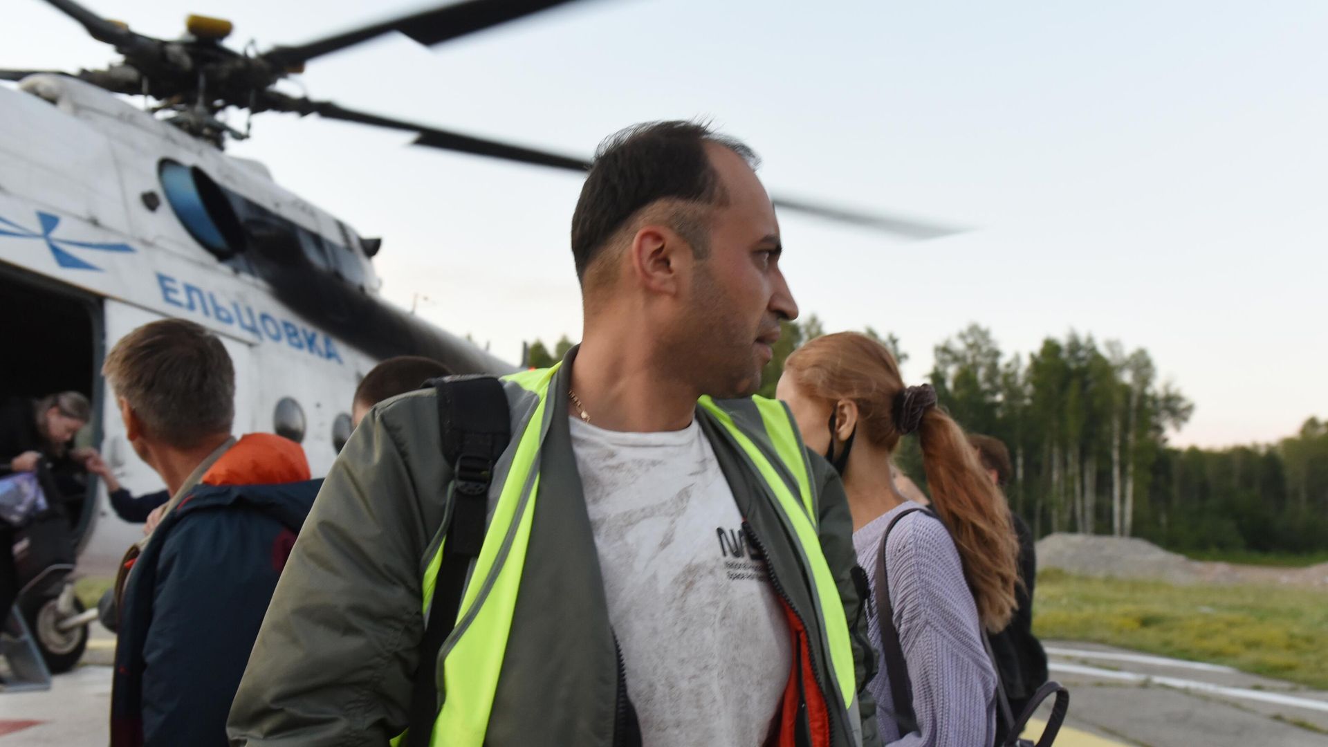 Пилот самолета Ан-28 Фарух Хасанов, доставленный вместе с пассажирами в Томск с места жесткой посадки самолета Пилот самолета Ан-28 Фарух Хасанов, доставленный вместе с пассажирами в Томск с места жесткой посадки самолета - РИА Новости, 1920, 16.07.2021
