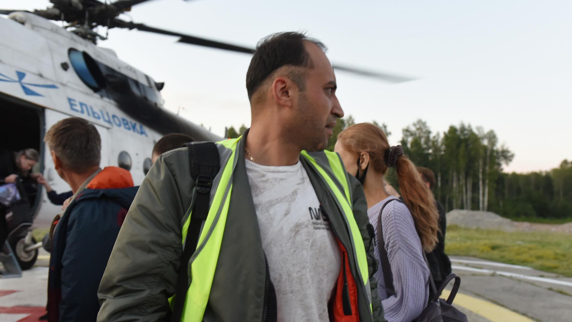 Пилот самолета Ан-28 Фарух Хасанов, доставленный вместе с пассажирами в Томск с места жесткой посадки самолета Пилот самолета Ан-28 Фарух Хасанов, доставленный вместе с пассажирами в Томск с места жесткой посадки самолета - РИА Новости, 1920, 17.07.2021
