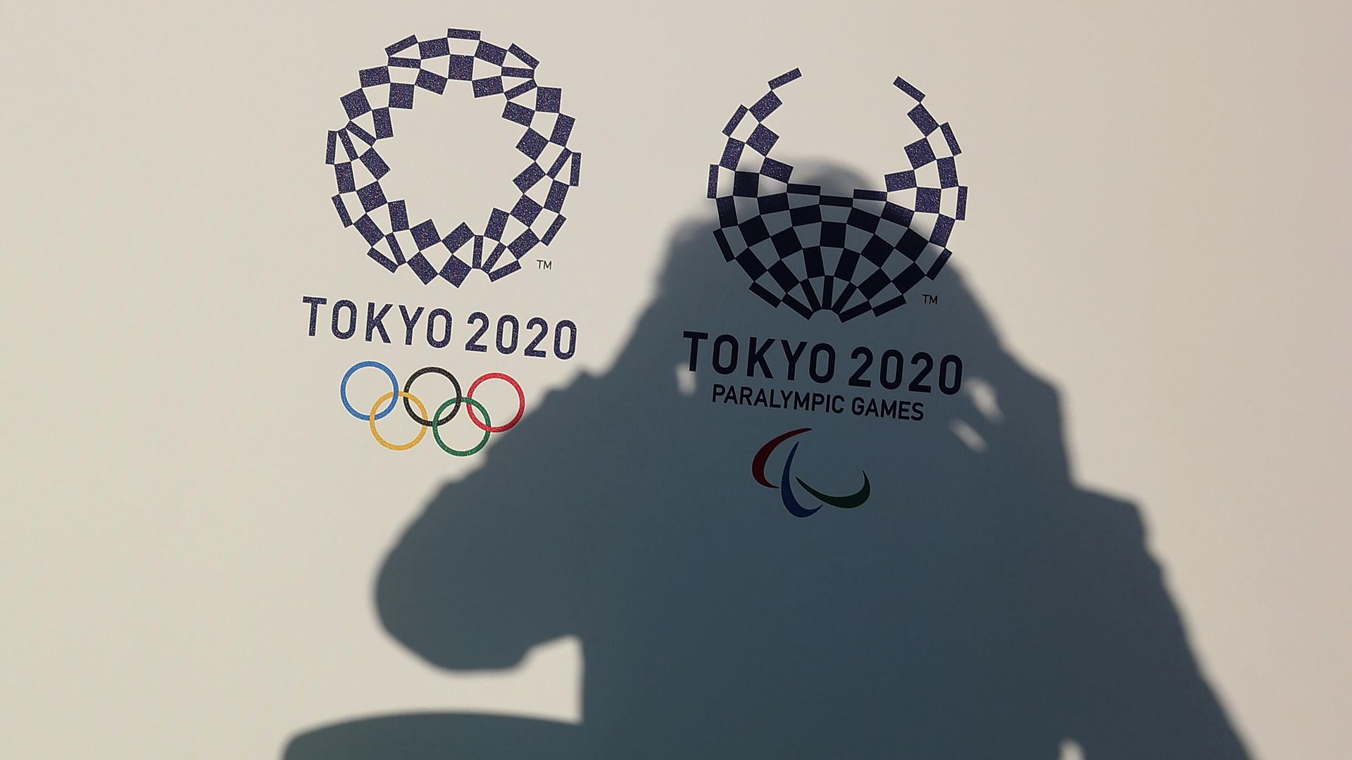 Tokyo 2020 President Seiko Hashimoto casts her shadow prior to a giant 10-metre ?MOCCO? puppet performance ahead of the Tokyo 2020 Olympic Games in Tokyo, Japan, July 17, 2021. The puppet was created by children form Japan?s Northeastern region that was devoted by the March 11 earthquake and tsunami in 2011 and is supposed to celebrate the reconstruction effort. REUTERS/Kai Pfaffenbach Tokyo 2020 President Seiko Hashimoto casts her shadow prior to a giant 10-metre ?MOCCO? puppet performance ahead of the Tokyo 2020 Olympic Games in Tokyo, Japan, July 17, 2021. The puppet was created by children form Japan?s Northeastern region that was devoted by the March 11 earthquake and tsunami in 2011 and is supposed to celebrate the reconstruction effort. REUTERS/Kai Pfaffenbach - РИА Новости, 1920, 17.07.2021