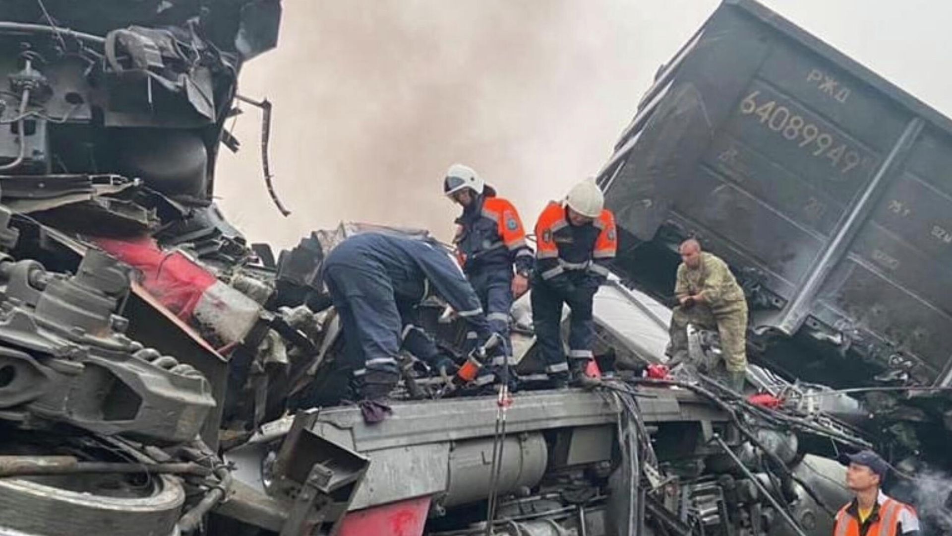 На месте столкновения грузовых поездов в Амурской области На месте столкновения грузовых поездов в Амурской области - РИА Новости, 1920, 18.07.2021