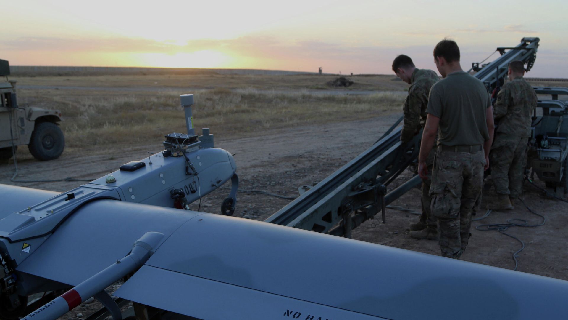 Американские военные запускают беспилотный летательный аппарат на западе Ирака Американские военные запускают беспилотный летательный аппарат на западе Ирака - РИА Новости, 1920, 26.07.2021