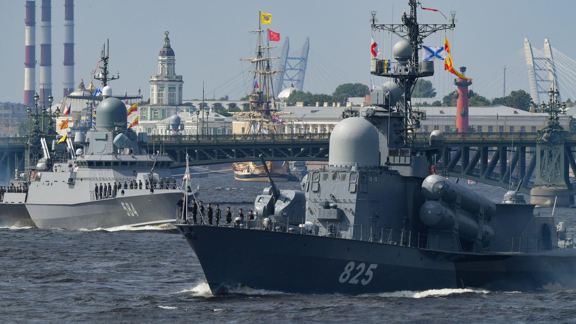 Большой ракетный катер проекта 12411 Димитровград на репетиции парада в честь Дня ВМФ в Санкт-Петербурге Большой ракетный катер проекта 12411 Димитровград на репетиции парада в честь Дня ВМФ в Санкт-Петербурге - РИА Новости, 1920, 27.07.2021
