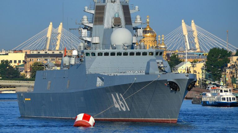 Российский многоцелевой фрегат с управляемым ракетным вооружением дальней морской и океанской зоны проекта 22350 Адмирал флота Касатонов на репетиции ко Дню ВМФ в Cанкт-Петербурге Российский многоцелевой фрегат с управляемым ракетным вооружением дальней морской и океанской зоны проекта 22350 Адмирал флота Касатонов на репетиции ко Дню ВМФ в Cанкт-Петербурге