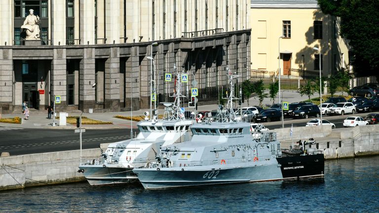 Первая репетиция прохождения по Неве кораблей ко Дню ВМФ в Cанкт-Петербурге Первая репетиция прохождения по Неве кораблей ко Дню ВМФ в Cанкт-Петербурге