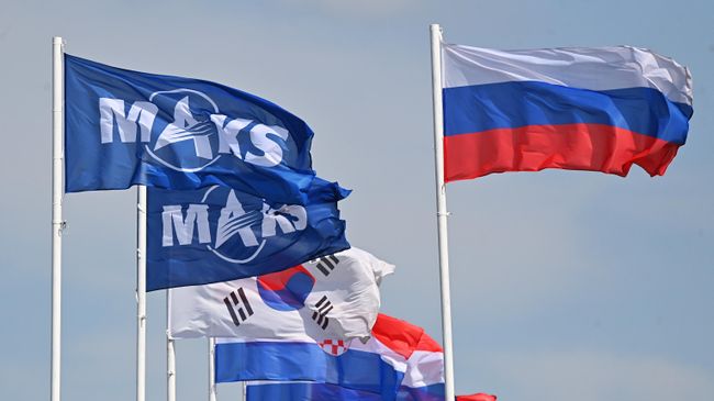 Флаги на площадке проведения Международного авиационно-космического салона МАКС-2021 Флаги на площадке проведения Международного авиационно-космического салона МАКС-2021