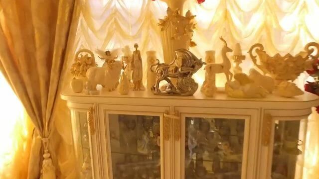 Дворец, лепнина, золото: кадры из дома задержанного главы ГИБДД Ставрополья Дворец, лепнина, золото: кадры из дома задержанного главы ГИБДД Ставрополья - РИА Новости, 1920, 20.07.2021