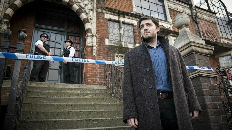 Кадр из сериала Страйк Кадр из сериала Страйк