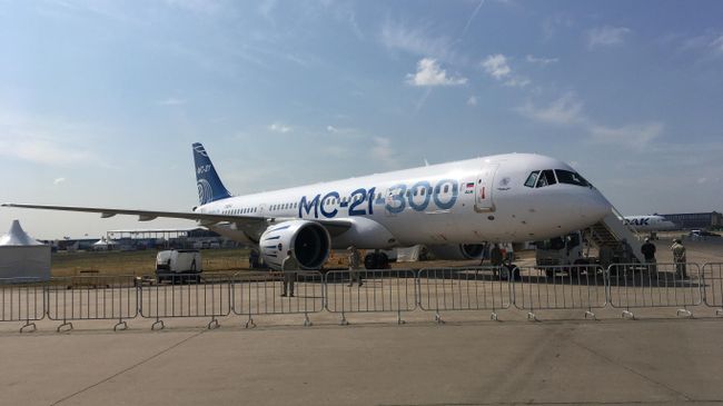Среднемагистральный пассажирский самолет МС-21-300 Среднемагистральный пассажирский самолет МС-21-300