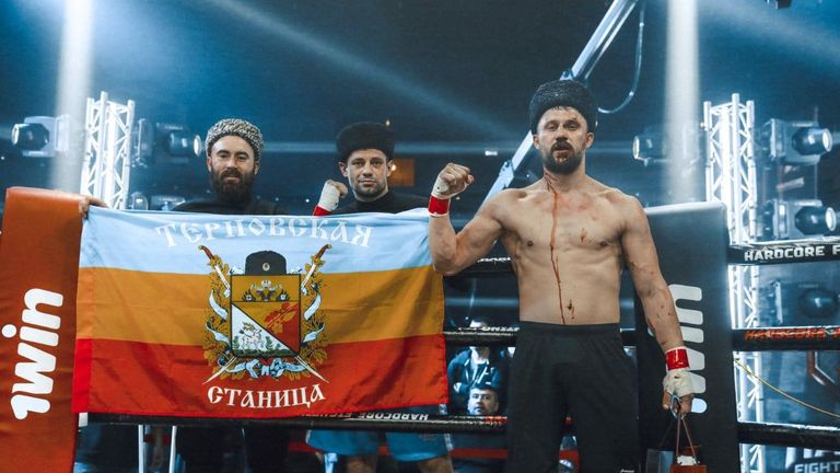 Бойцы Вячеслав ЕСАУ́Л Павлов, Александр КАЗАК Леденев и заместитель атамана Вячеслав Деев