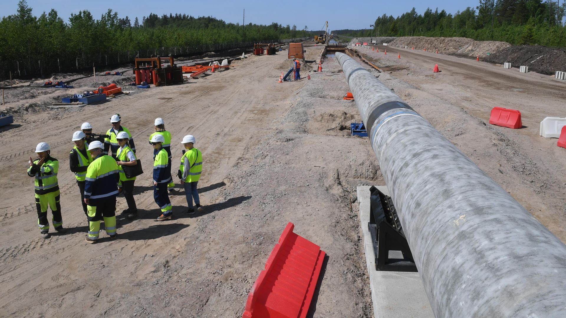 Рабочие на участке строительства газопровода Северный поток-2 в Ленинградской области Рабочие на участке строительства газопровода Северный поток-2 в Ленинградской области - РИА Новости, 1920, 28.07.2021