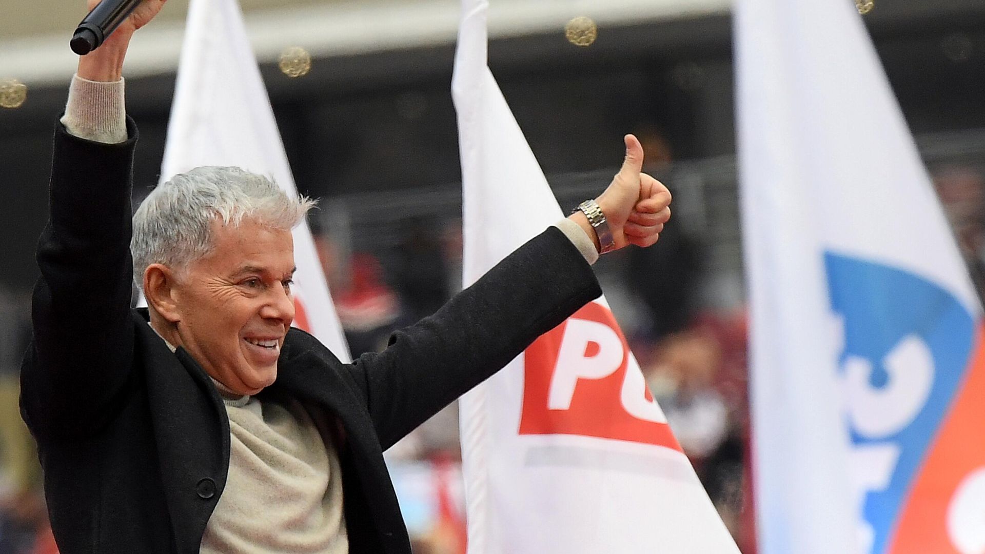 Певец Олег Газманов выступает на митинге в поддержку кандидата в президенты России Владимира Путина За сильную Россию! на стадионе Лужники. Певец Олег Газманов выступает на митинге в поддержку кандидата в президенты России Владимира Путина За сильную Россию! на стадионе Лужники. - РИА Новости, 1920, 27.03.2022