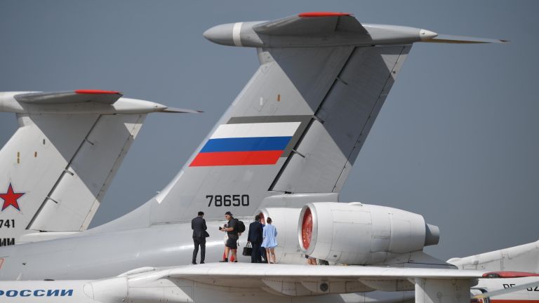 Посетители на Международном авиационно-космическом салоне МАКС-2021