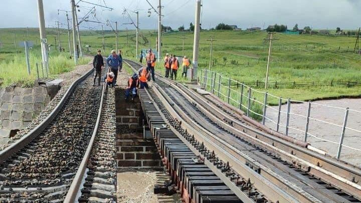 Частичное обрушение железнодорожного моста в районе села Дунаево Сретенского района Забайкалья Частичное обрушение железнодорожного моста в районе села Дунаево Сретенского района Забайкалья - РИА Новости, 1920, 23.07.2021
