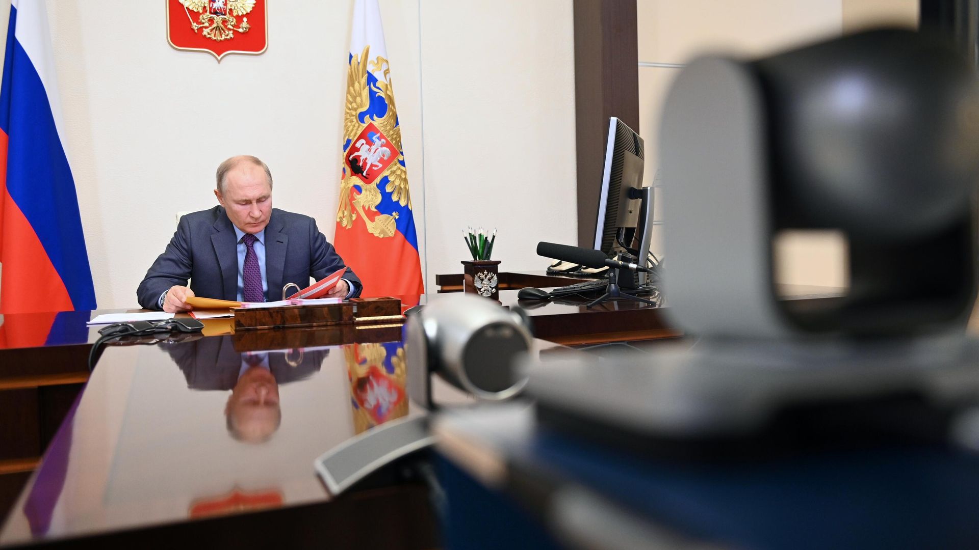 Президент РФ Владимир Путин проводит оперативное совещание с постоянными членами Совета безопасности РФ в режиме видеоконференции Президент РФ Владимир Путин проводит оперативное совещание с постоянными членами Совета безопасности РФ в режиме видеоконференции - РИА Новости, 1920, 23.07.2021