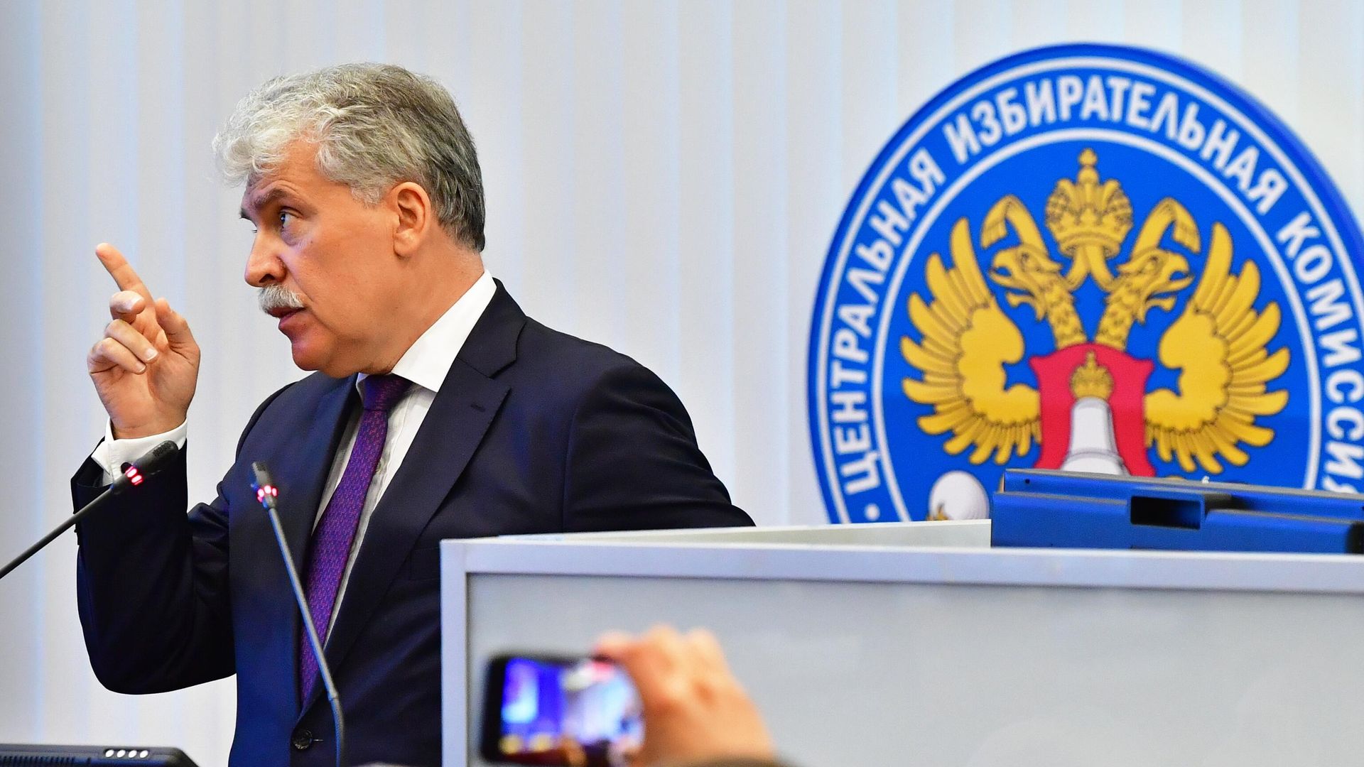 Кандидат от КПРФ на выборах в Госдуму, директор ЗАО Совхоз им. Ленина Павел Грудинин на заседании Центральной избирательной комиссии РФ Кандидат от КПРФ на выборах в Госдуму, директор ЗАО Совхоз им. Ленина Павел Грудинин на заседании Центральной избирательной комиссии РФ - РИА Новости, 1920, 24.07.2021