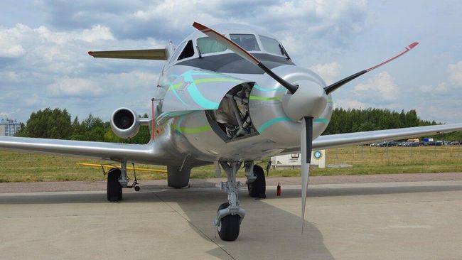 Як-40 ЛЛ на выставке Международного авиационно-космического салона МАКС-2021 Як-40 ЛЛ на выставке Международного авиационно-космического салона МАКС-2021