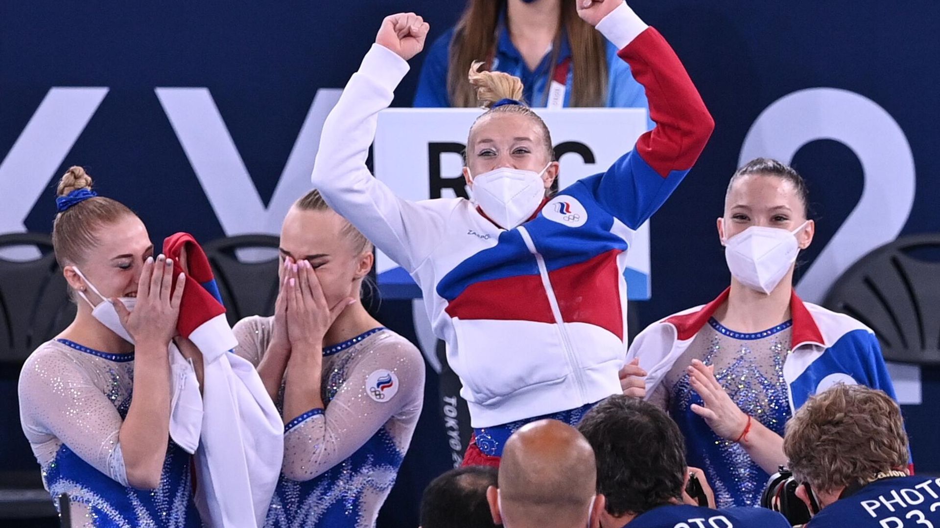 Российские спортсменки, члены сборной России (команда ОКР) Лилия Ахаимова, Ангелина Мельникова, Виктория Листунова и Владислава Уразова (слева направо), завоевавшие золотые медали в командном многоборье среди женщин на соревнованиях по спортивной гимнастике на XXXII летних Олимпийских играх в Токио Российские спортсменки, члены сборной России (команда ОКР) Лилия Ахаимова, Ангелина Мельникова, Виктория Листунова и Владислава Уразова (слева направо), завоевавшие золотые медали в командном многоборье среди женщин на соревнованиях по спортивной гимнастике на XXXII летних Олимпийских играх в Токио - РИА Новости, 1920, 27.07.2021