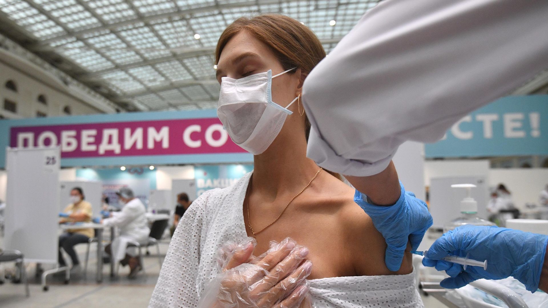 Вакцинация в Гостином дворе Вакцинация в Гостином дворе - РИА Новости, 1920, 27.07.2021