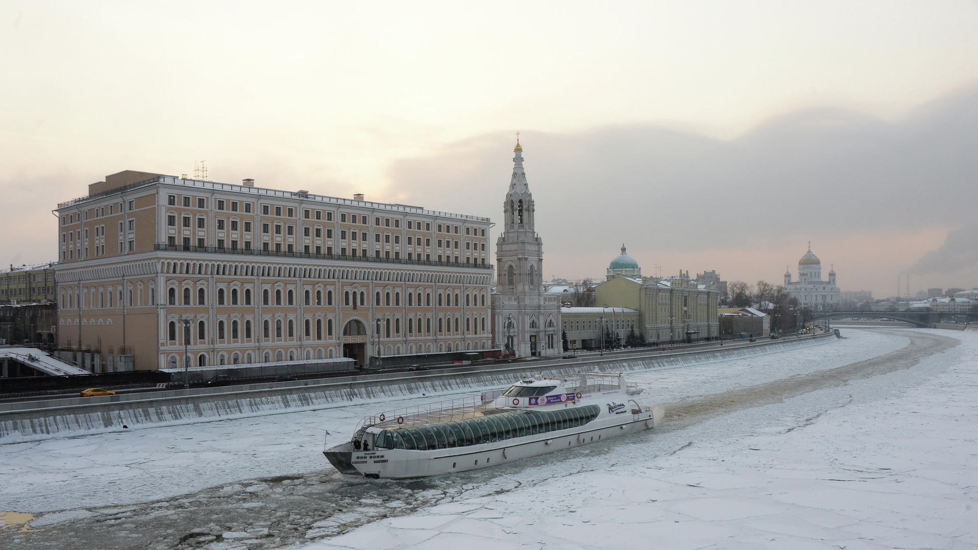 Комплекс Кокоревское подворье (гостиница В.А. Кокорева), колокольня церкви Софии Премудрости Божией в Средних Садовниках Комплекс Кокоревское подворье (гостиница В.А. Кокорева), колокольня церкви Софии Премудрости Божией в Средних Садовниках - РИА Новости, 1920, 28.07.2021
