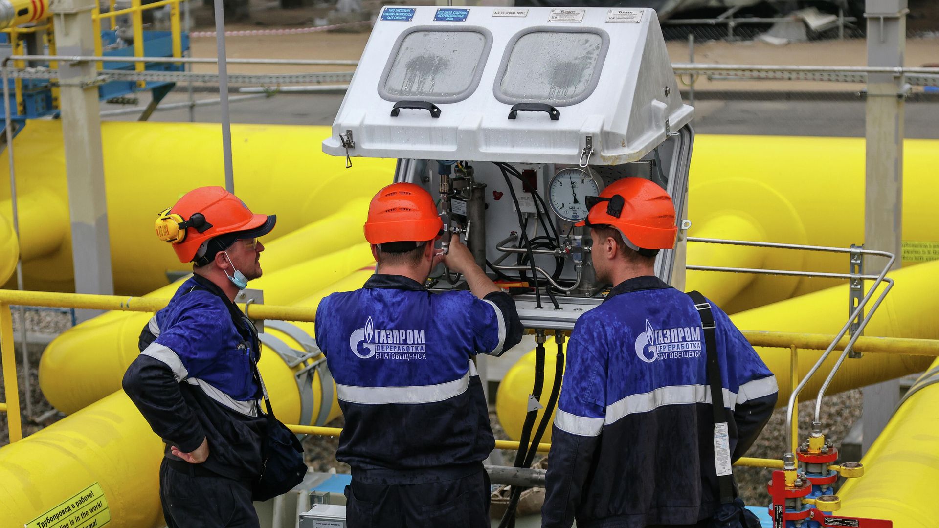 Рабочие у узлов учета газа Амурского газоперерабатывающего завода компании Газпром - РИА Новости, 1920, 29.11.2021