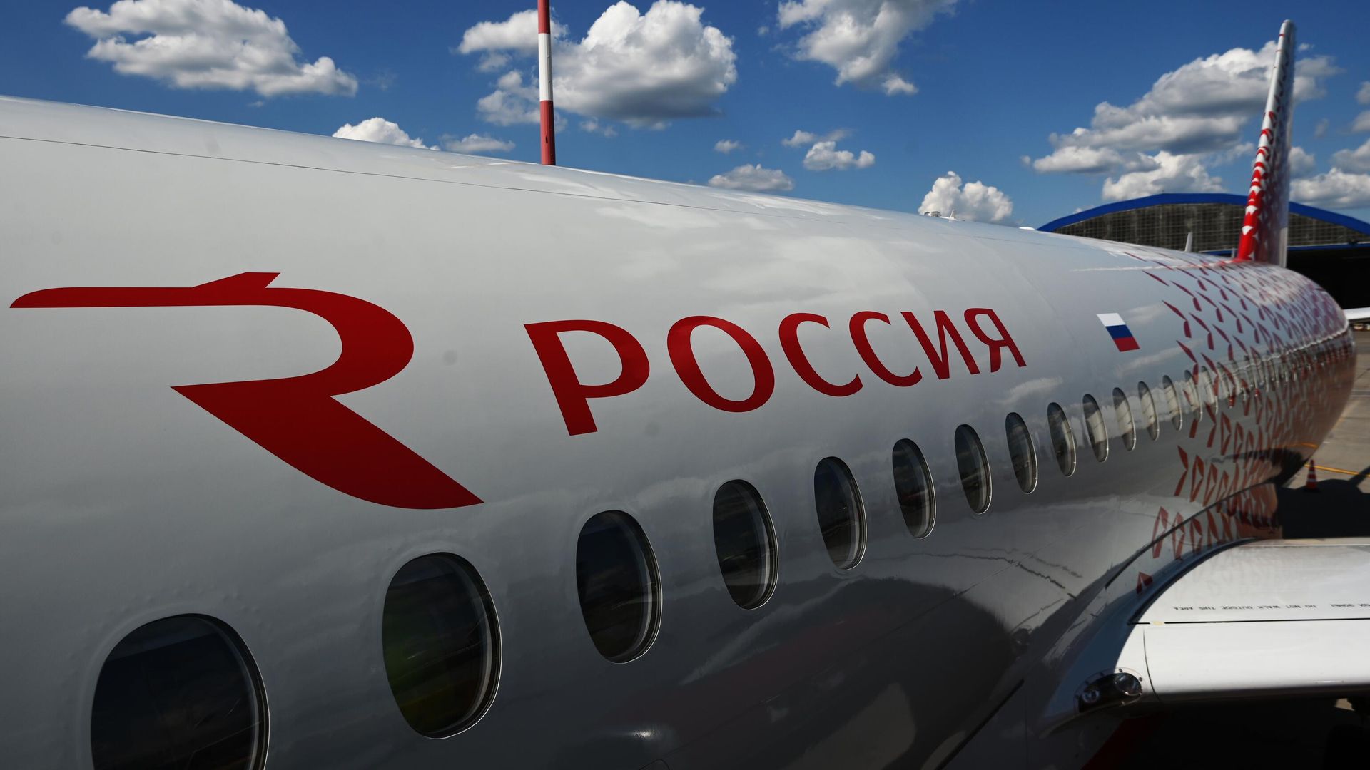 Самолет Sukhoy Superjet 100 авиакомпании Россия Самолет Sukhoy Superjet 100 авиакомпании Россия - РИА Новости, 1920, 16.08.2021