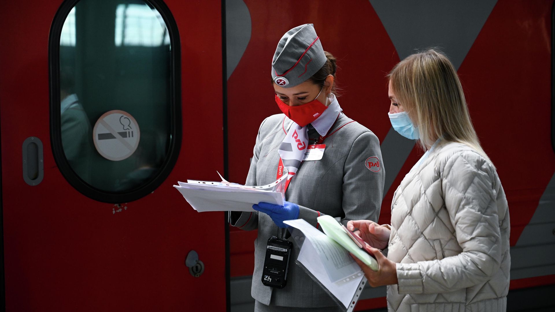 Проводник фирменного поезда Янтарь, следующего из Калининграда в Москву Проводник фирменного поезда Янтарь, следующего из Калининграда в Москву - РИА Новости, 1920, 01.08.2021