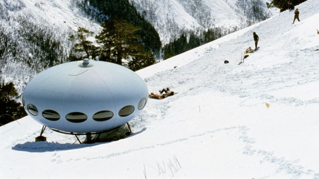 Гостиница Тарелка в Домбайской котловине, 1981 год Гостиница Тарелка в Домбайской котловине, 1981 год