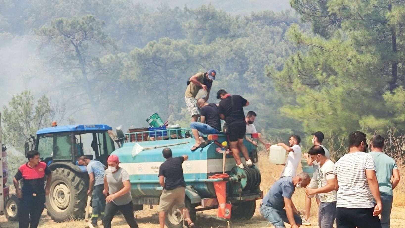 Борьба с пожарами в окрестностях турецкого города Мармарис Борьба с пожарами в окрестностях турецкого города Мармарис - РИА Новости, 1920, 02.08.2021