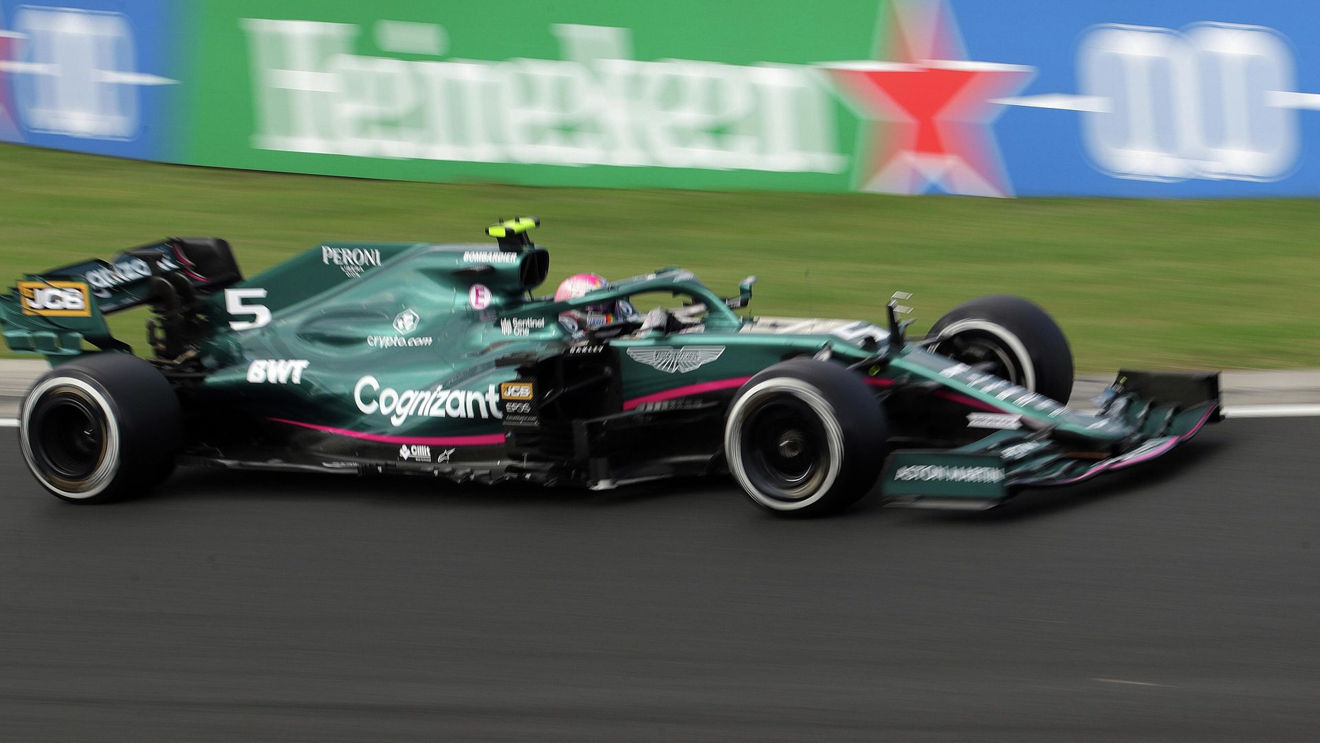 Formula One F1 - Hungarian Grand Prix - Hungaroring, Budapest, Hungary - August 1, 2021 Aston Martin's Sebastian Vettel in action REUTERS/Florion Goga - РИА Новости, 1920, 02.08.2021