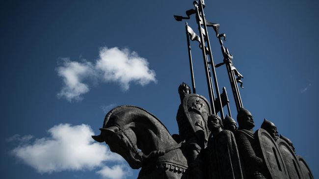 Памятник Александру Невскому на горе Соколиха в Пскове